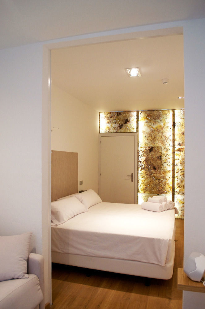 Cosmopolitan Boutique Rambla Hotel Барселона Екстериор снимка