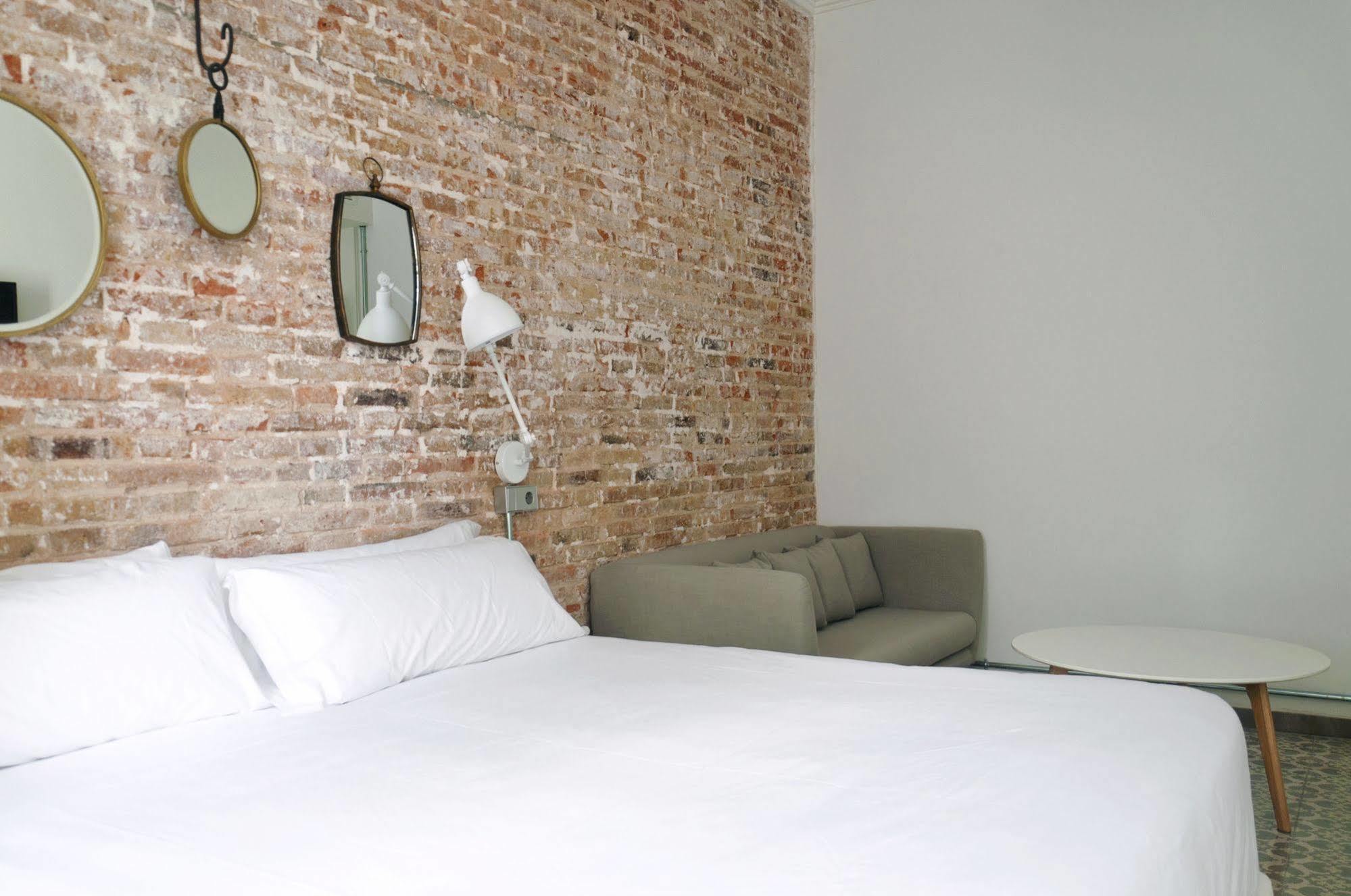 Cosmopolitan Boutique Rambla Hotel Барселона Екстериор снимка